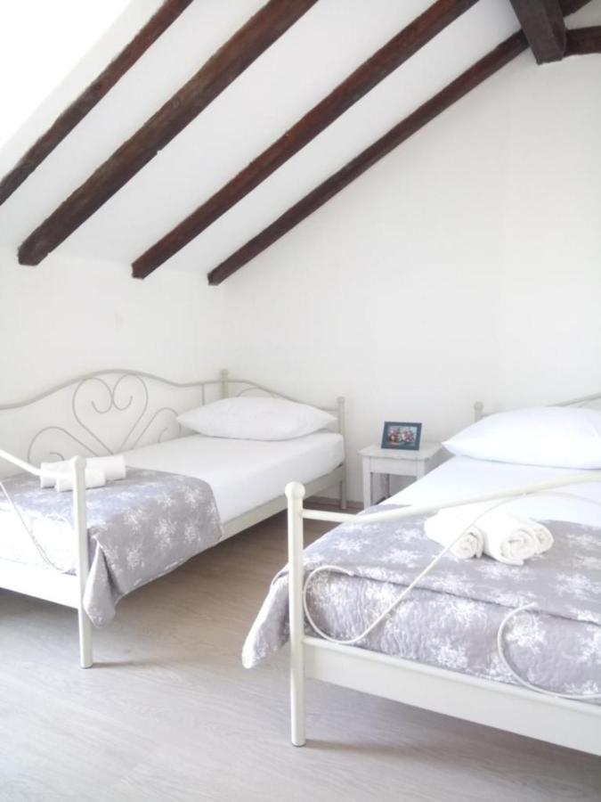 Holiday Home Jadric Osoje Стая снимка